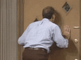 GIF про очікування української озвучки